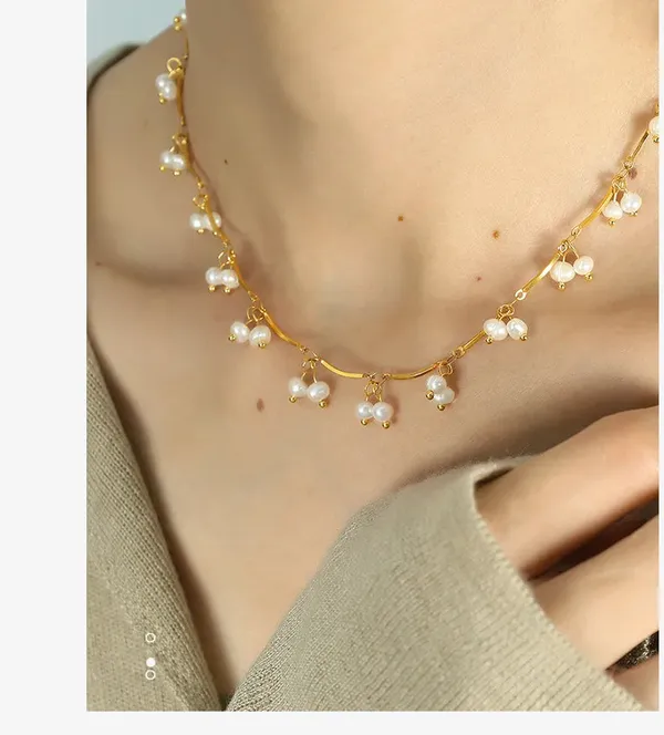 Gold_Pearl_Charm_Necklace_For_Women